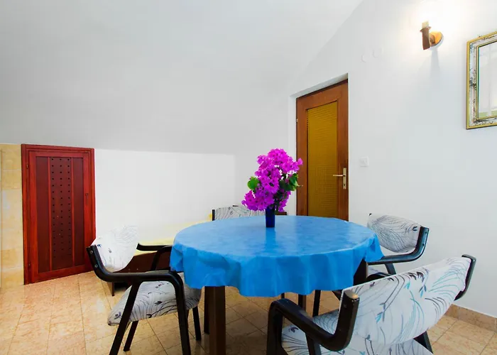 7 Olives Apartments