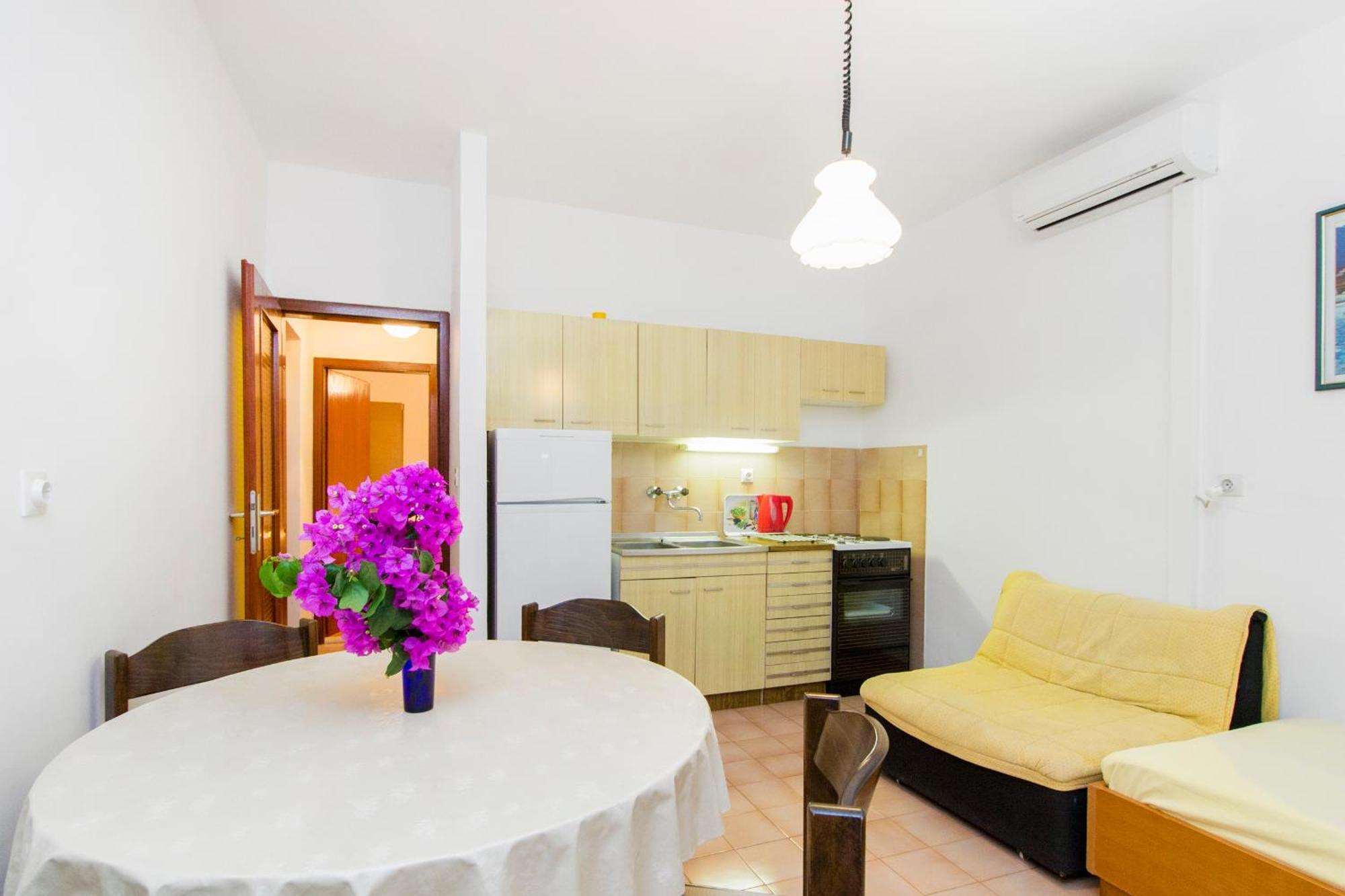 7 Olives * Rogoznica (Sibenik-Knin)