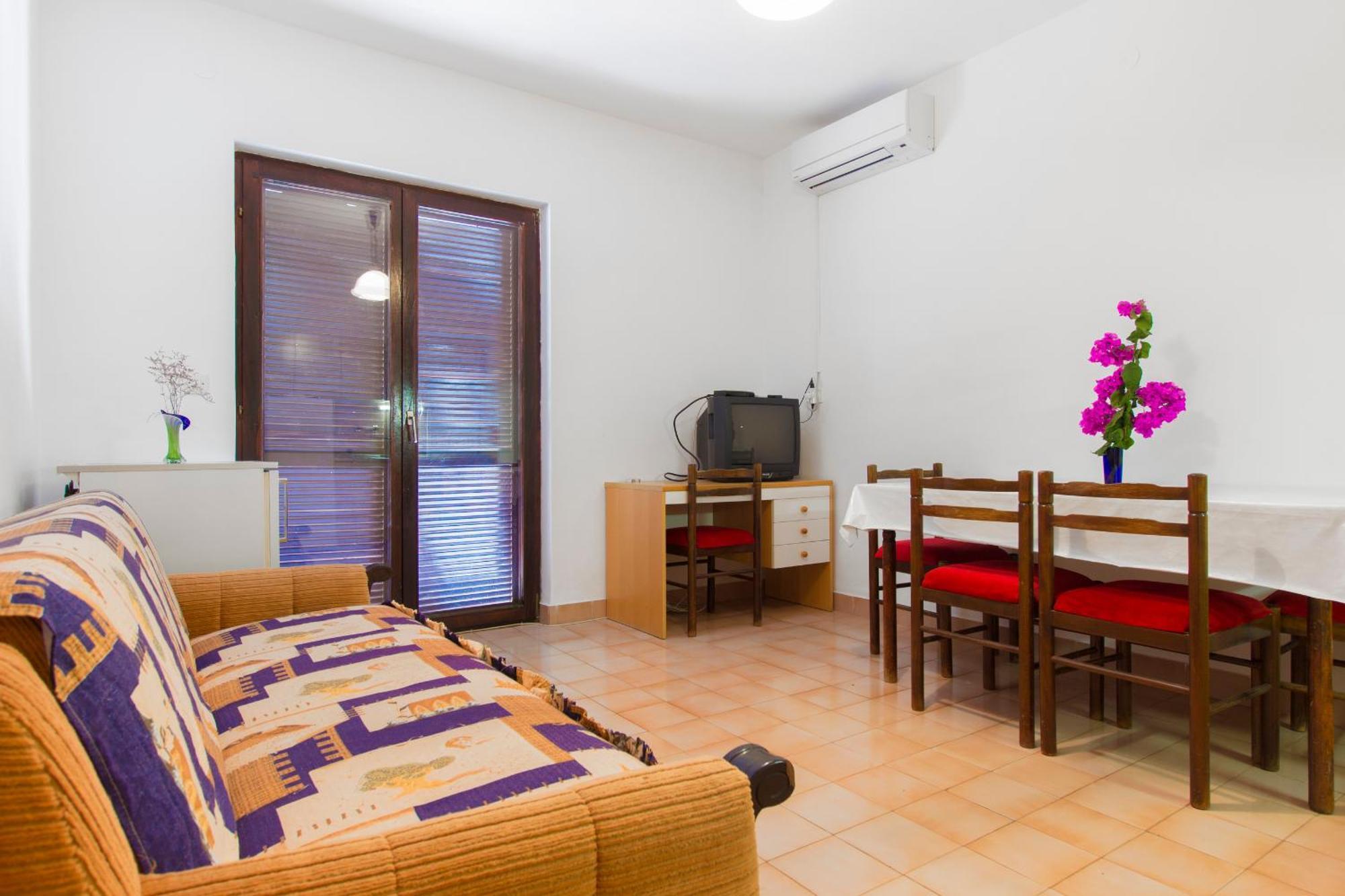 7 Olives * Rogoznica (Sibenik-Knin)