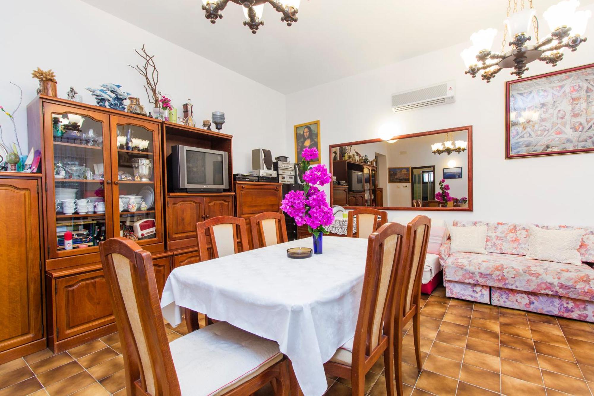 7 Olives * Rogoznica (Sibenik-Knin)